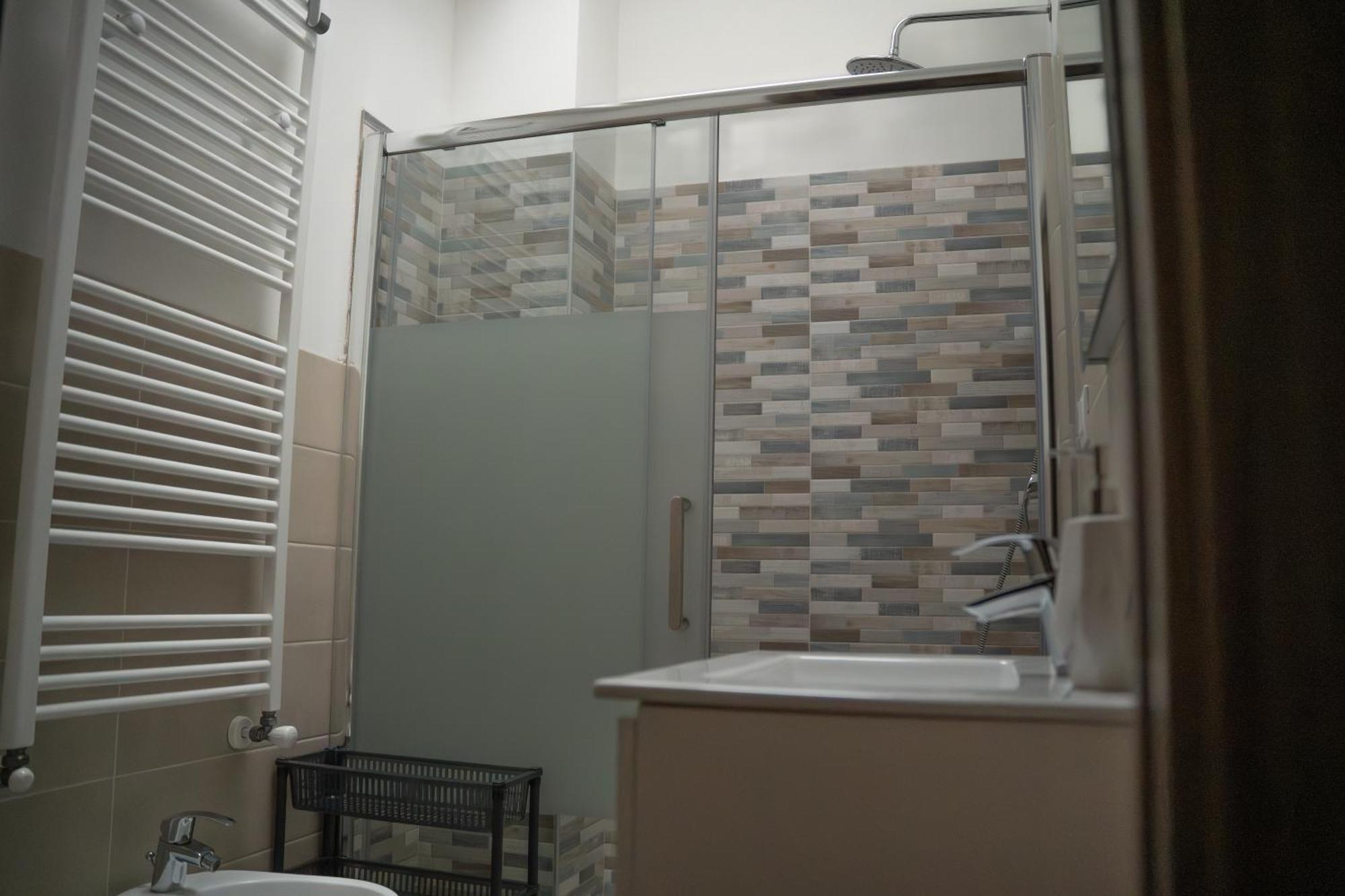 Lugaro Guest House Turin Bagian luar foto