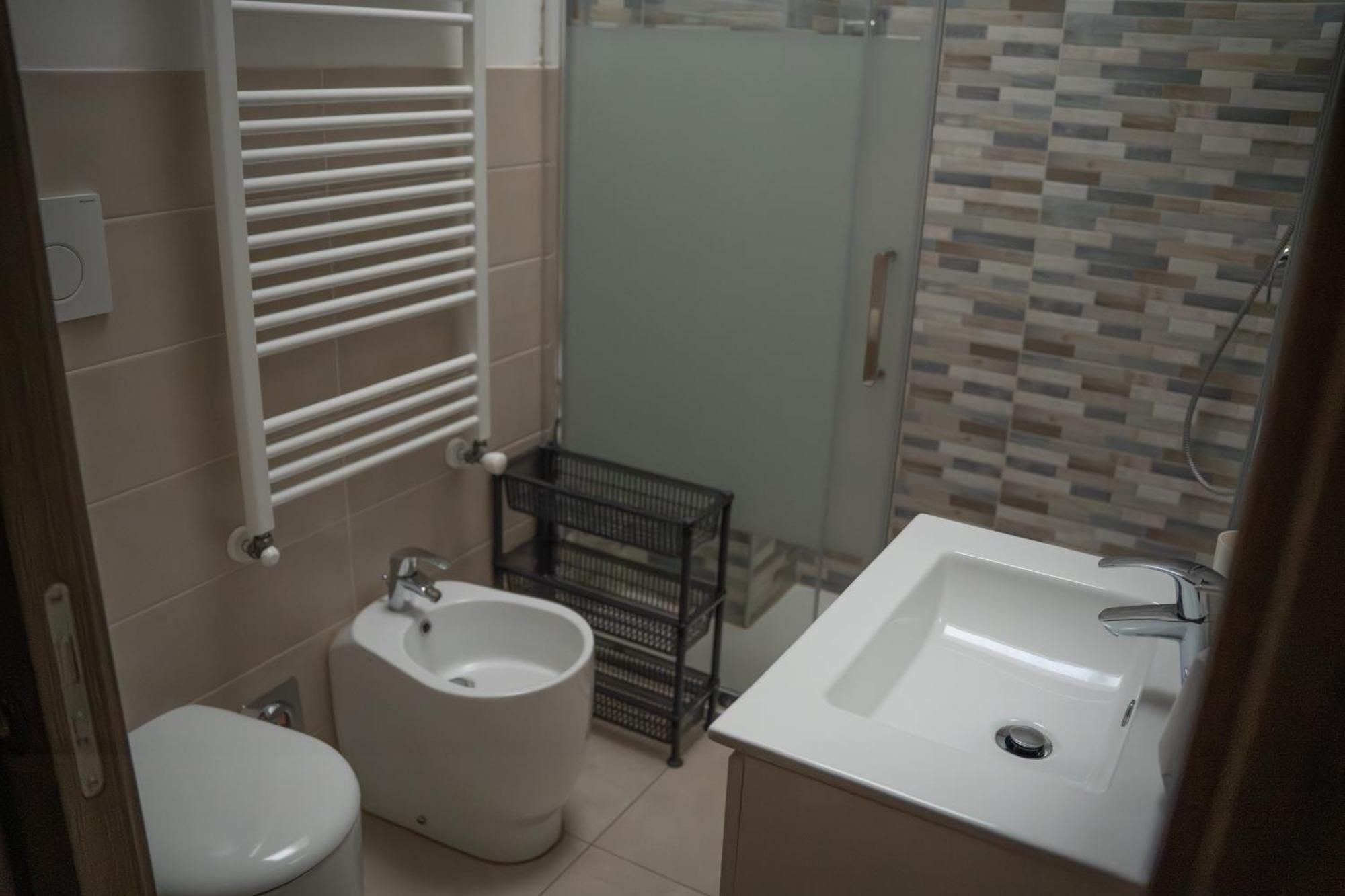 Lugaro Guest House Turin Bagian luar foto